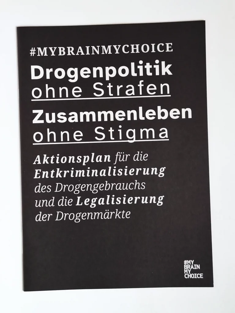 Foto des A4 Aktionsplans. Als Textversion auf der Website, Start mit der Einleitung: mybrainmychoice.de/aktionsplan-einleitung/